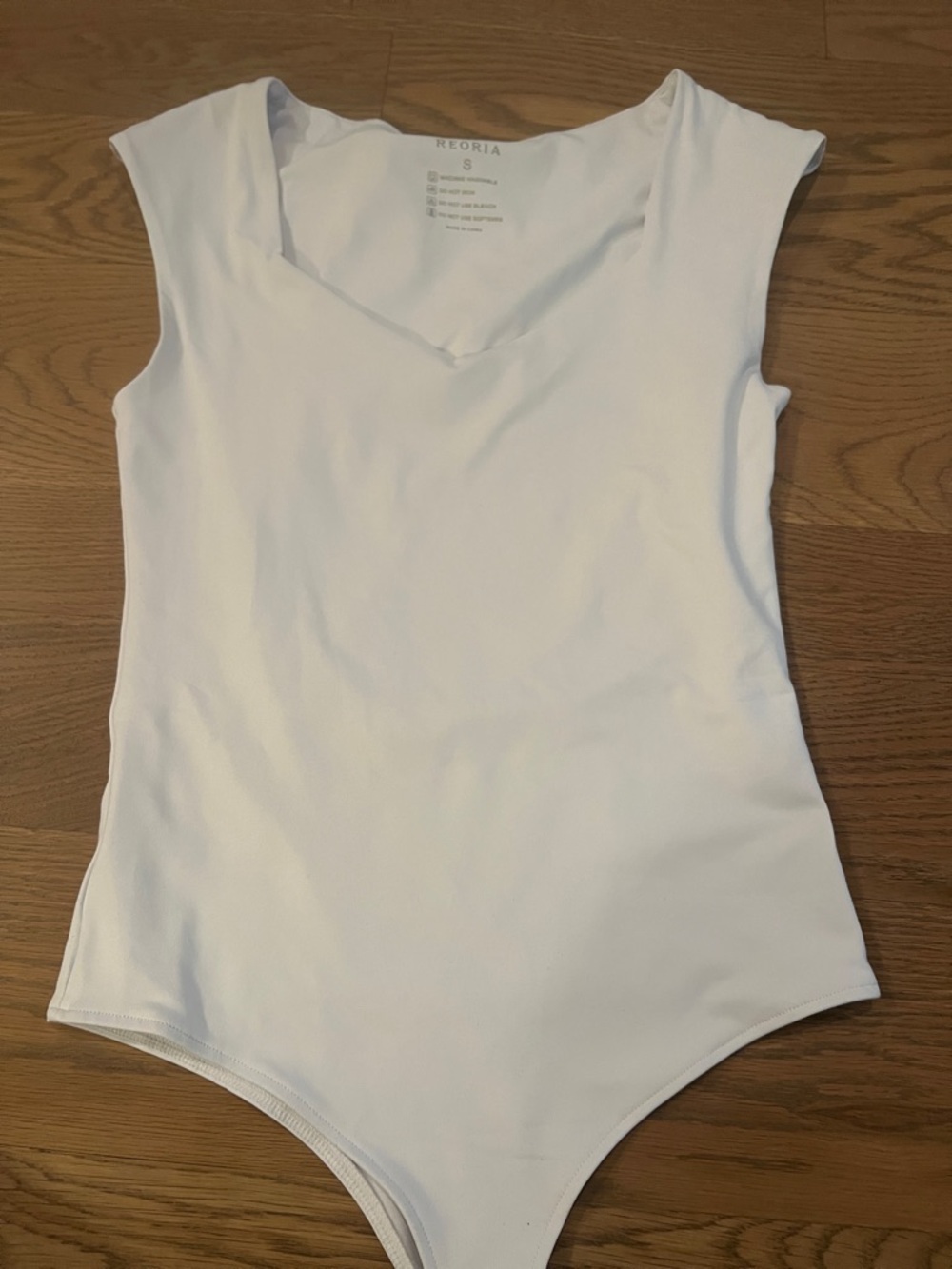 ReoRia White V-Neck Cap-Sleeve Bodysuit